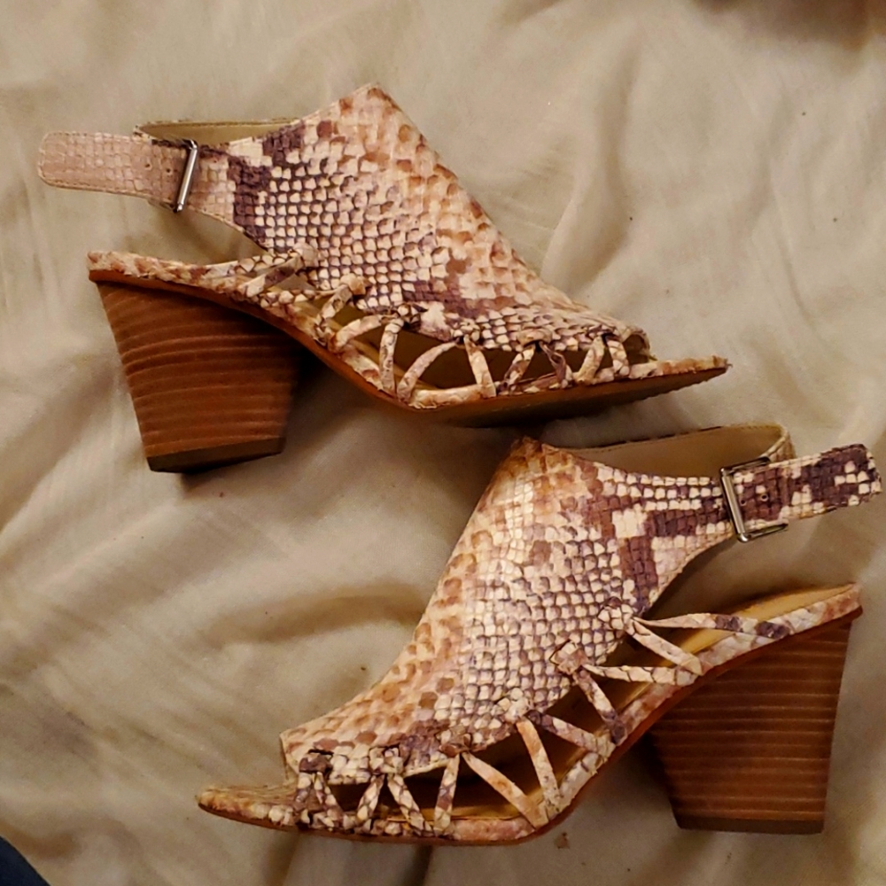 Vince Camuto White Snake skin heels